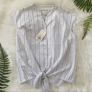 NWT🌟Striped sleeveless tie front button top